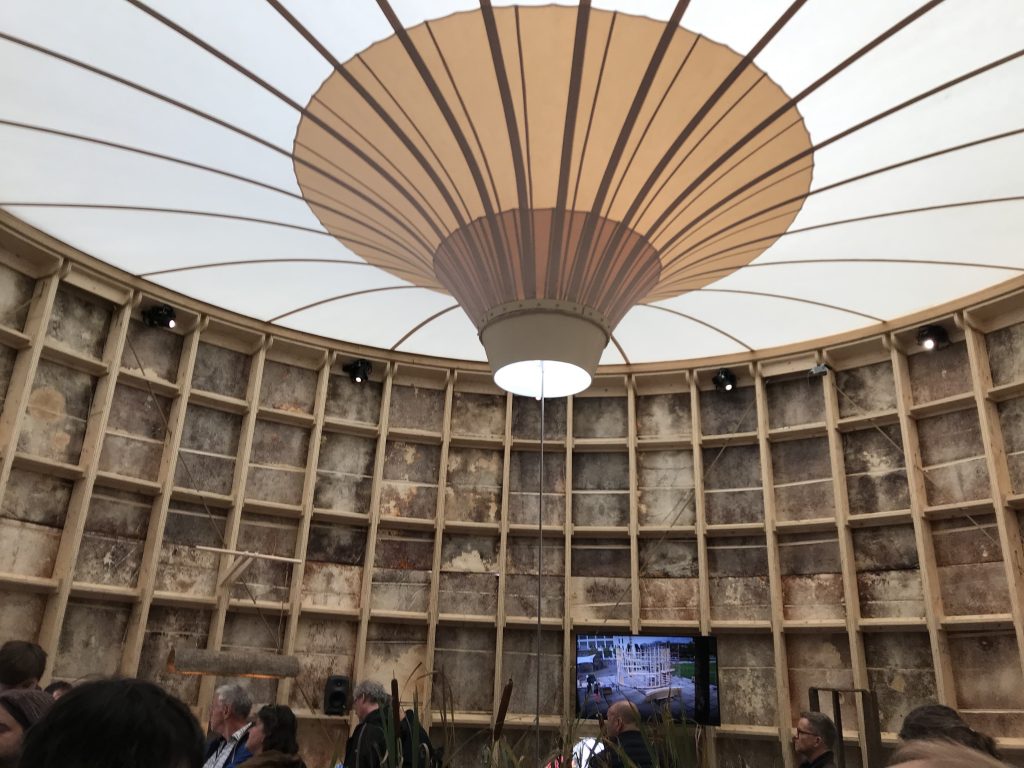 Dutch Design Week: Dieser Raum war mit seinen runde, aus Holz vertäfelten Wänden eines der Highlights der Messe